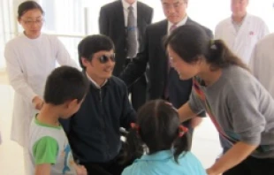 Chen Guangcheng meets his family at the Chaoyang hospital in Beijing as US Ambassador to China Gary Locke looks on.   US Embassy Beijing.