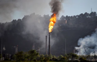Chevron's Richmond refinery fire.   Nick Fullerton via Flickr (CC BY-NC 2.0).
