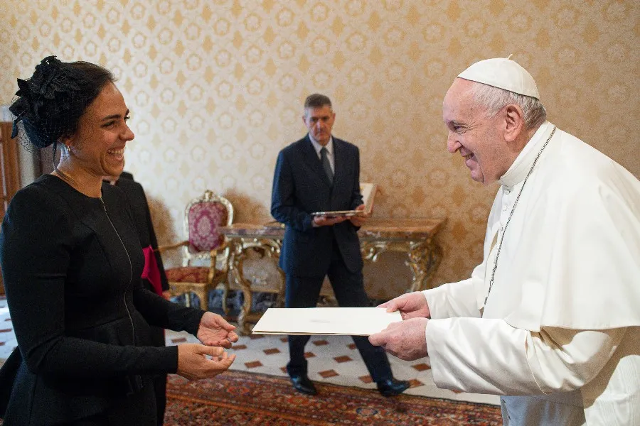 Chiara Porro, Australia's ambassador to the Holy See, presents her credentials to Pope Francis Aug. 27, 2020. ?w=200&h=150