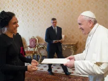 Chiara Porro, Australia's ambassador to the Holy See, presents her credentials to Pope Francis Aug. 27, 2020. 