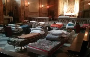 Cots set up for the homeless in the Roman parish of San Callisto, January 2017.   L'Osservatore Romano.
