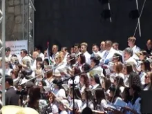 Choir members sing during Pope Francis' Mass in Bethelehms Manger Square on May, 25 2014 