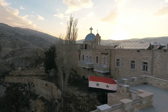 Christian church Iraqi flag Credit OBJM Shutterstock CNA