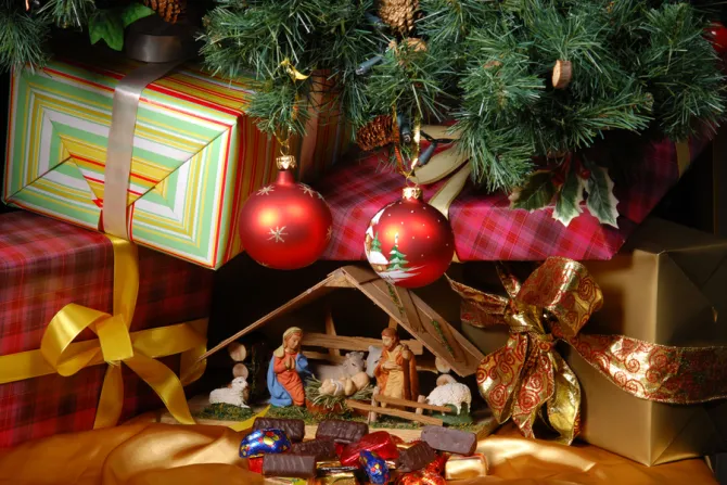 Christmas tree Nativity scene Credit fotorutkowscy  Shutterstock