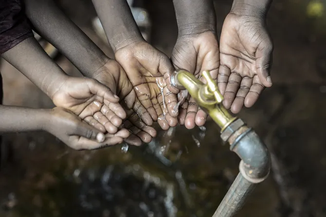 Clean water cholera Credit Riccardo Mayer Shutterstock CNA