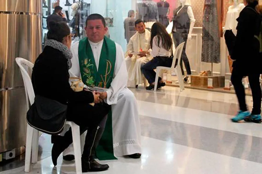 Colombian Confess-a-thon at a Bogota Mall. ?w=200&h=150