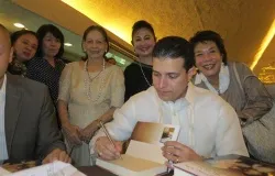 Fernando Sanchez Campos, Costa Rican ambassador to the Holy See, signs copies of his new book in Manila. ?w=200&h=150