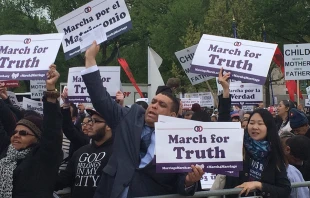 Crowds hold signs in defense of traditional marriage at the March for Marriage in Washington, D.C. on Saturday.   Adelaide Mena/CNA