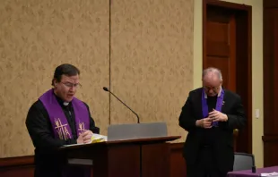 Fr Bill Carloni (left) and Fr. Pat Conroy, SJ, at the distribution of ashes on Capitol Hill, 2019.   CNA