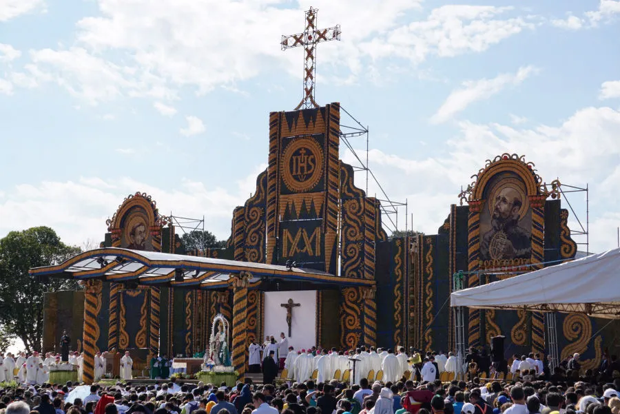 The papal altar at Asuncion’s Ñu Guazú park in Paraguay, July 12, 2015. ?w=200&h=150
