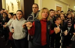 Mourners gather inside St. Rose of Lima Church at a vigil service for victims of the Sandy Hook School shooting Dec. 14, 2012 in Newtown, Conn.?w=200&h=150