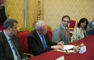 Riad al-Malki, Palestine's foreign minister, signs the Comprehensive Agreement between the State of Palestine and the Holy See, June 26, 2015.   L'Osservatore Romano.