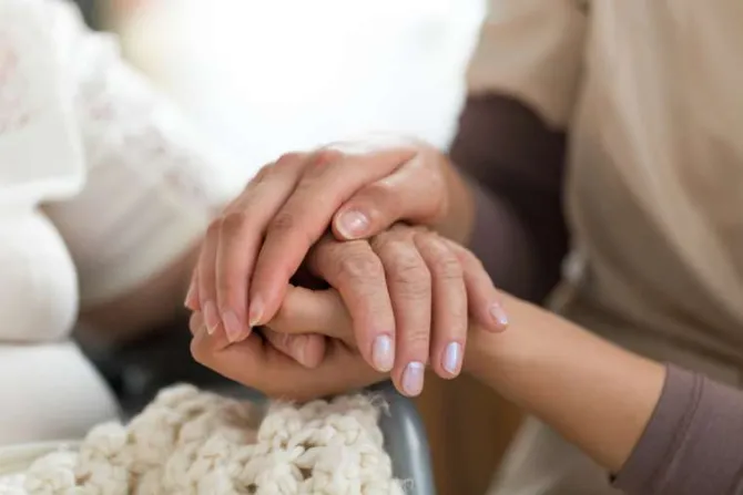 Elderly_patient_in_hospice_Credit_Photographeeeu__Shutterstock