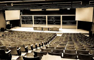 Empty College Classroom.   Ryan Tyler Smith via Flickr (CC BY 2.0).