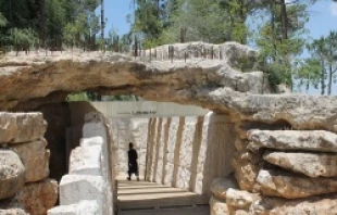 Entrance the childrens section in Jerusalems Yad Vashem holocaust memorial on May 23, 2014   Elise Harris/CNA