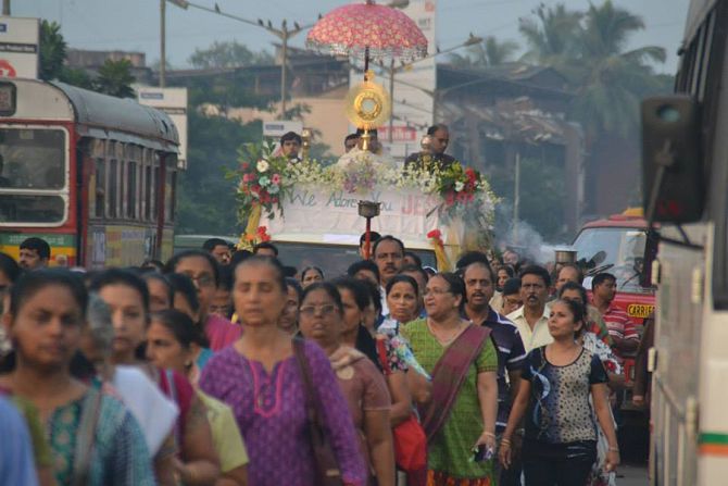 Eucharistic procession in Mumbai 2014 Credit Archdiocese of Bombay CNA 9 13 15