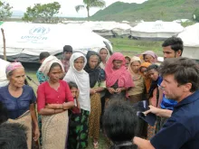 European Commission officials visit camps for internally displaced Rohingyas in Burma. 