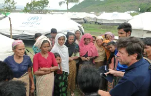 European Commission officials visit camps for internally displaced Rohingyas in Burma.   Evangelos Petratos EU/ECHO, Pauktaw via Flickr (CC BY-NC-ND 2.0).