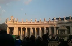 Faithful in St. Peter's Square bid farewell to Pope Benedict XVI. ?w=200&h=150