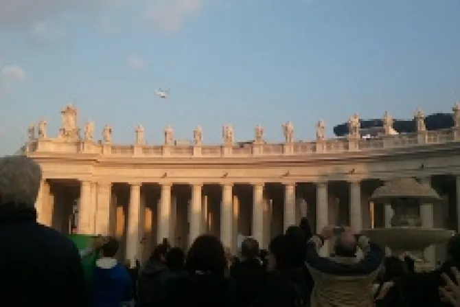 Faithful in St Peters Square bid farewell to Pope Benedict XVI Credit Marta JimenezCNA