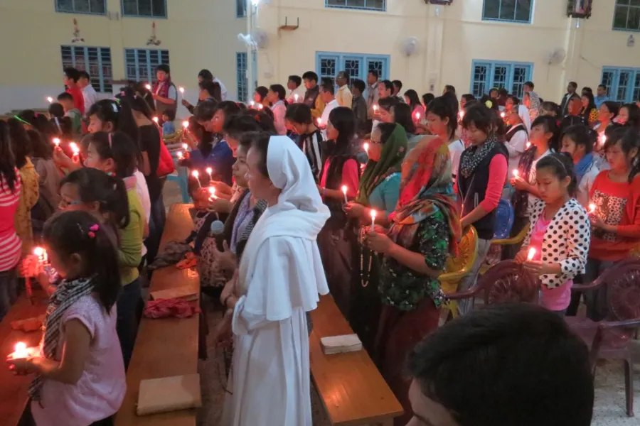 Faithful in the Diocese of Miao pray for persecuted Christians in the Middle East. ?w=200&h=150
