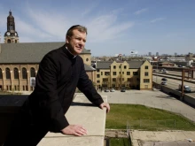 Father Anthony Bus, host of “Winds of Change” radio program, will air at noon Central Time on WNDZ 750 AM Portage/Chicago, along with a host of other EWTN radio programs, beginning Sept. 1.