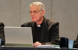 Father Federico Lombardi announces that the conclave date will be known after 7 p.m. on March 8, 2013. ?w=200&h=150