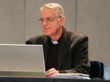 Father Federico Lombardi announces that the conclave date will be known after 7 p.m. on March 8, 2013. 