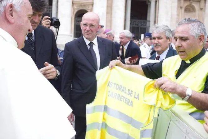 Father Jos Aument presents Pope Francis with a reflective vest of the Spanish bishops highway ministry Credit Fr Jos Aument CNA