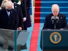 Father Leo O’Donovan delivers the invocation next to Joe Biden (L) during the presidential inauguration on Jan. 20, 2021. Credit: Patrick Semansky / Pool / AFP via Getty Images.