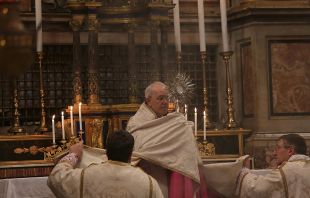 Bishop Athanasius Schneider leads Benediction during the Summorum Pontificum Conference, at the Church of Ss. Dominic and Sixtus in Rome, June 13, 2015.   Bohumil Petrik/CNA.