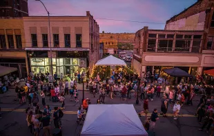 First Fridays on Fourth in Steubenville, Ohio. Courtesy of Brian Sizemore Photography. 