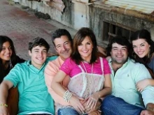 Former Chicago Bears punter Maury Buford and his wife with their four children. Courtesy of Maury Buford.