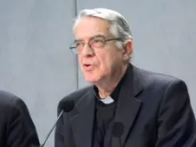 Fr. Federico Lombardi. 