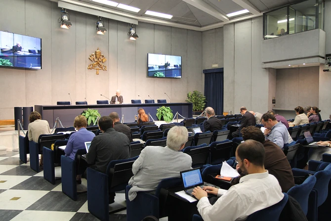 Fr Federico Lombardi gives a press briefing after the Consistory of Cardinals in the Vatican Press Office on Oct 20 2014 Credit Bohumil Petrik CNA CNA 10 20 14