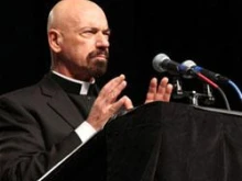 Fr. John Corapi at Chaifetz Arena in St. Louis on May 1, 2010. 