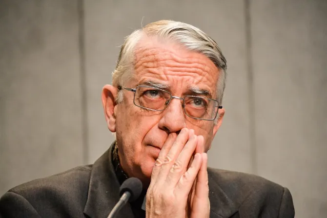 Fr Lombardi speaks with journalists during a July 14 2014 press conference Credit Daniel Ibez CNA