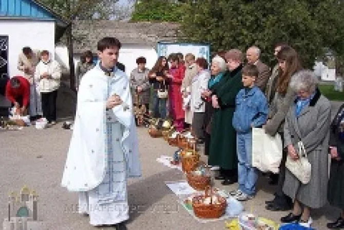 Fr Mykola Kvych blesses Easter baskets in 2013 Credit UGCC Information Department CNA 3 18 14