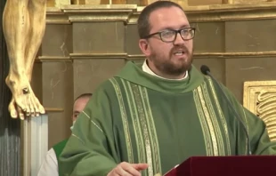 Fr. Rubén Pérez Ayala celebrates his first Mass at the Virgen de la Paloma parish in Madrid, Spain, in June 2020. YouTube screenshot.