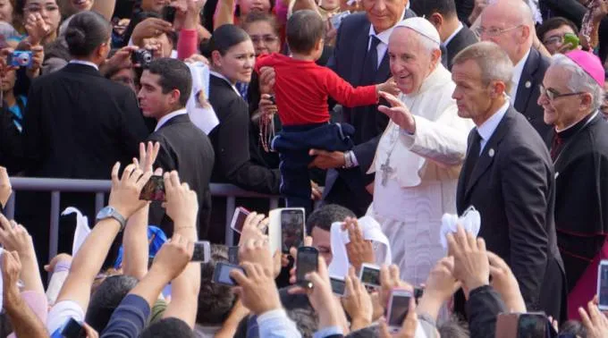Pope Francis greets the faithful in Asuncion, Paraguay, July 11, 2015. ?w=200&h=150