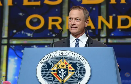  Gary Sinise descibed the work the Gary Sinise Foundation on behalf of wounded veterans during the States Dinner, Aug. 5, 2014. ?w=200&h=150