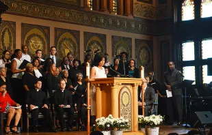 Sanda Green Thomas, president of GU272 Descendants Association, speaks at the Liturgy of Remembrance, Contrition and Hope at Georgetown University, April 18, 2017.   Addie Mena/CNA