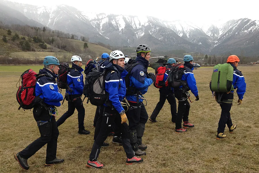 Rescuers set out for the Airbus A320 crash in the French Alps, March 24, 2015. ?w=200&h=150