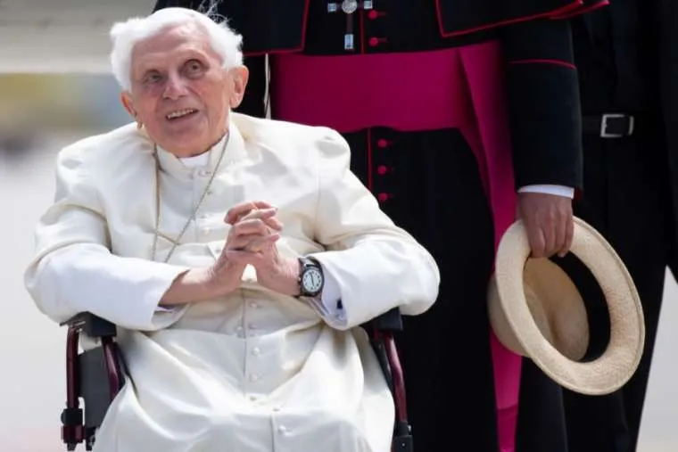 Benedict XVI prepares to board a plane at Munich airport, June 22, 2020. ?w=200&h=150