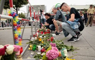 Mourners in Munich after a July 22, 2016 shooting spree at the Olympia Mall.   Johannes Simon / Getty Images News.