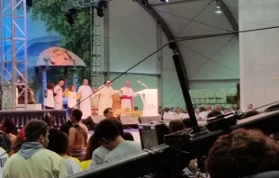 Giovanni Pan, on (L) in pink, prays with Pope Francis as he leads Asian youth in Our Father Aug. 15, 2014.   Elise Harris/CNA.