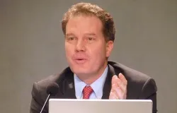 Greg Burke speaks to the media about the Pope's new Twitter account at a Dec. 3, 2012 press conference.?w=200&h=150
