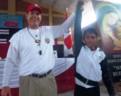 49ers head coach Jim Harbaugh and Piura, Peru resident.?w=200&h=150