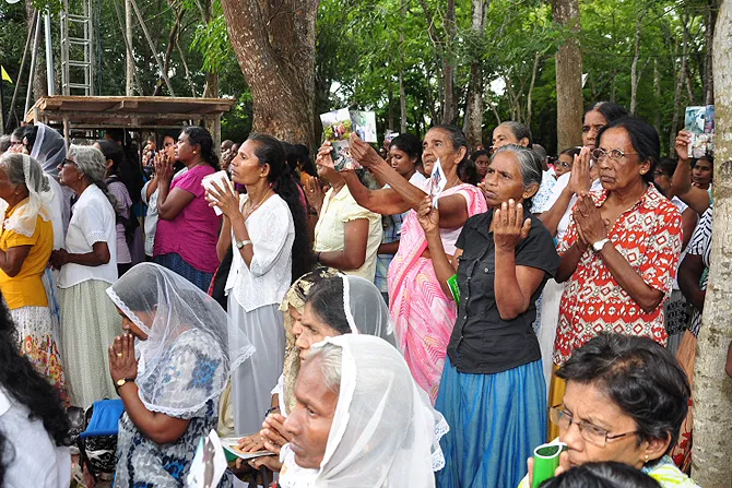Healing prayers on the Day for the Sick Credit Roshan Fernando Archdiocese of Colombo CNA 9 12 14