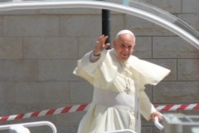 IMG 0556 1pope manger waving